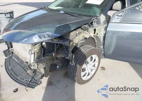 2015 Toyota Corolla Le z USA, uszkodzony, nr VIN 5YFBURHE9FP315735